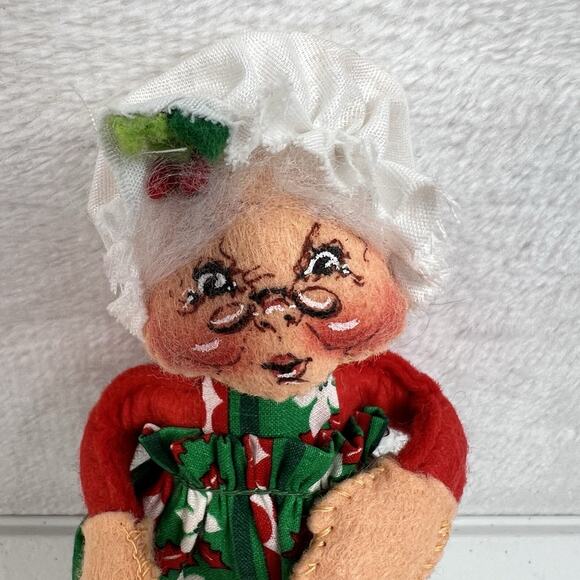 Annalee Doll Vintage 1981 Mrs Claus 5 Inch Doll Christmas Holiday Decoration - Picture 3 of 9